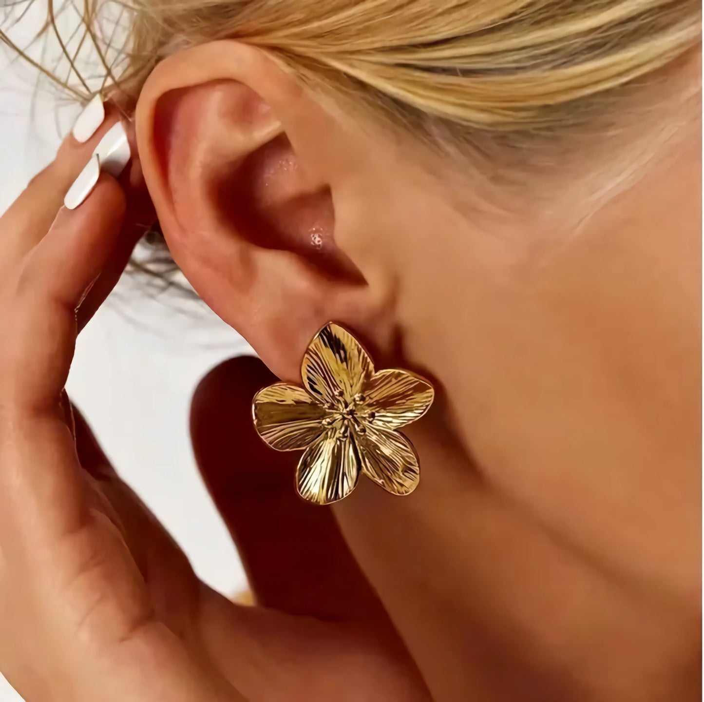 Boucles d’oreilles fleur dorée – acier inoxidable