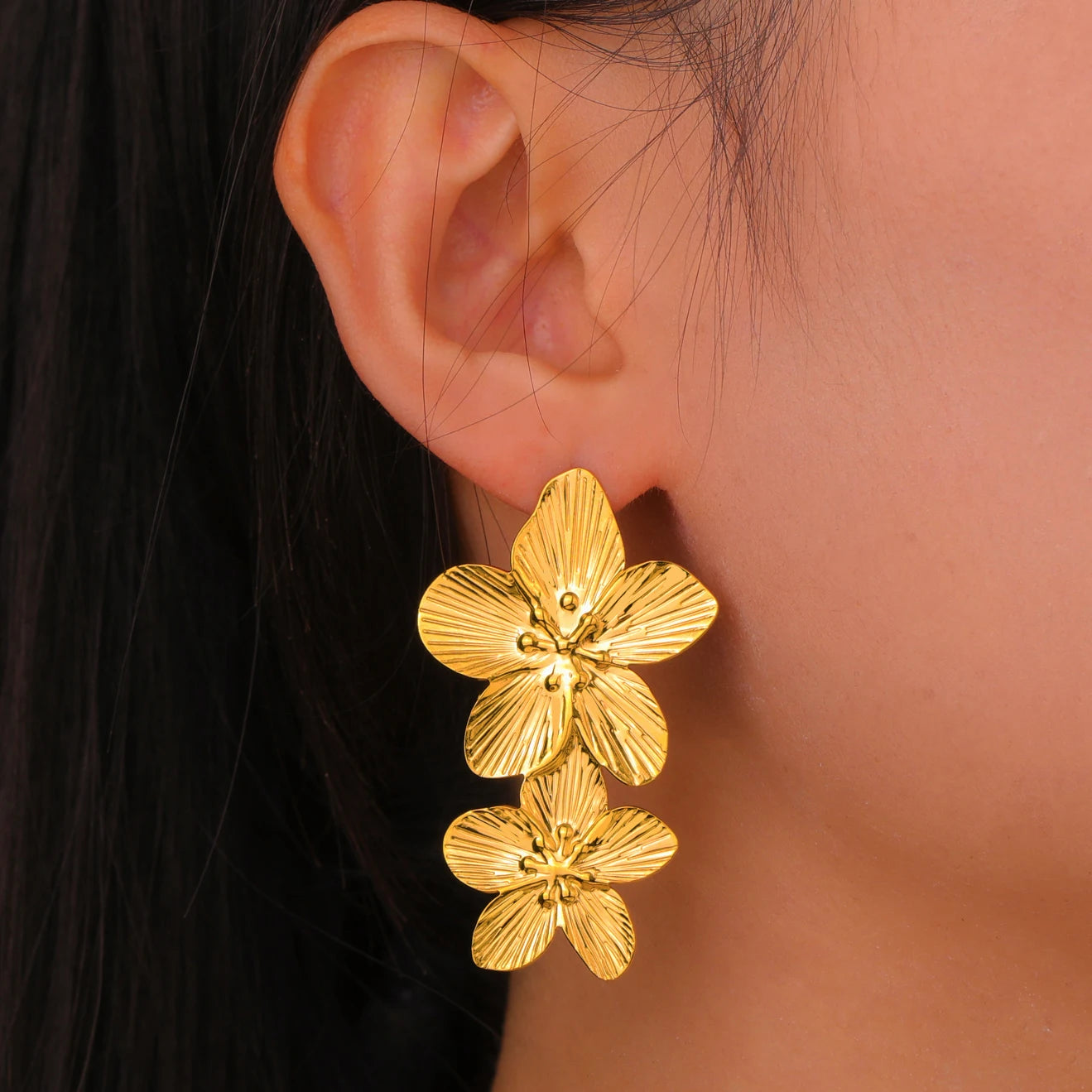 Boucles d’oreilles fleur dorée – acier inoxidable